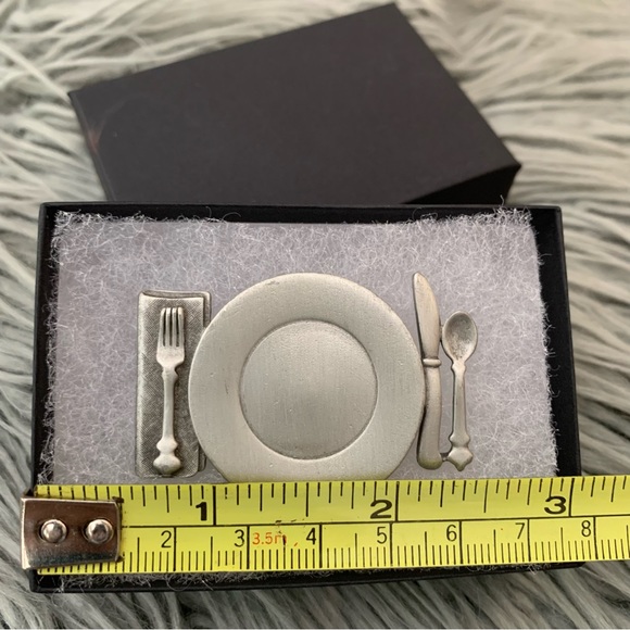 Vintage Pewter Plate and Cutlery Brooch Pin - Picture 5 of 7